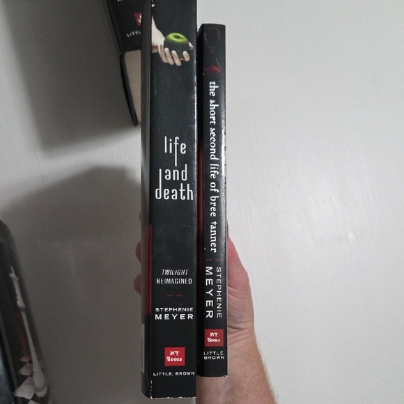 Twilight Book Set With Extras - Picture 9 of 9